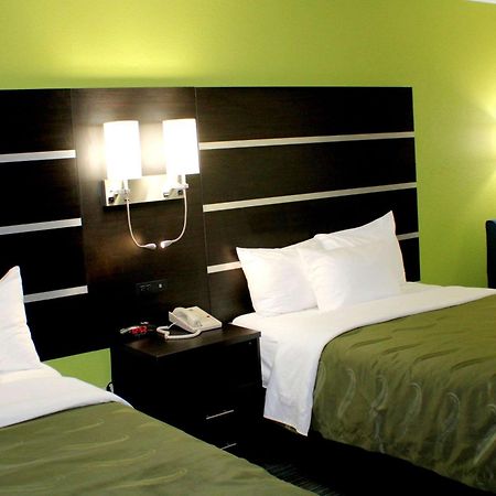 Quality Inn & Suites Bedford West Екстер'єр фото
