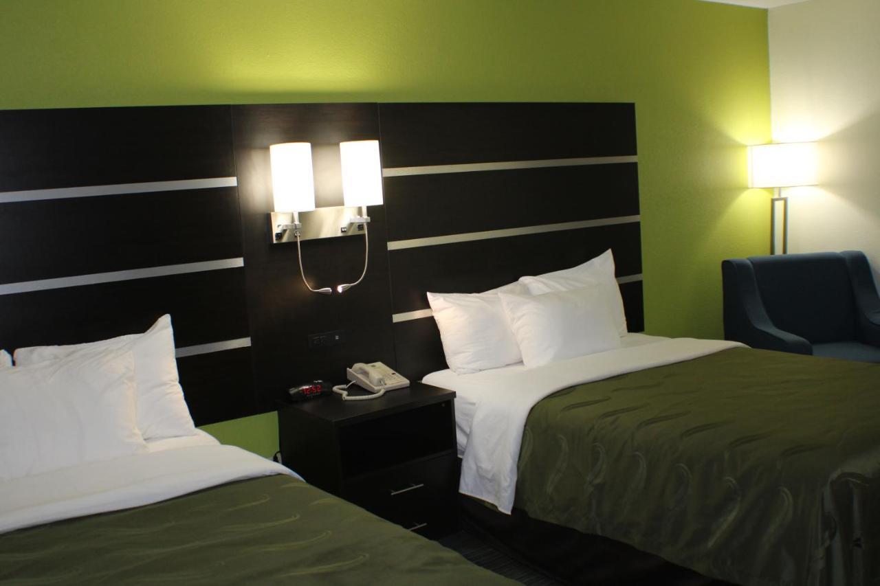 Quality Inn & Suites Bedford West Екстер'єр фото