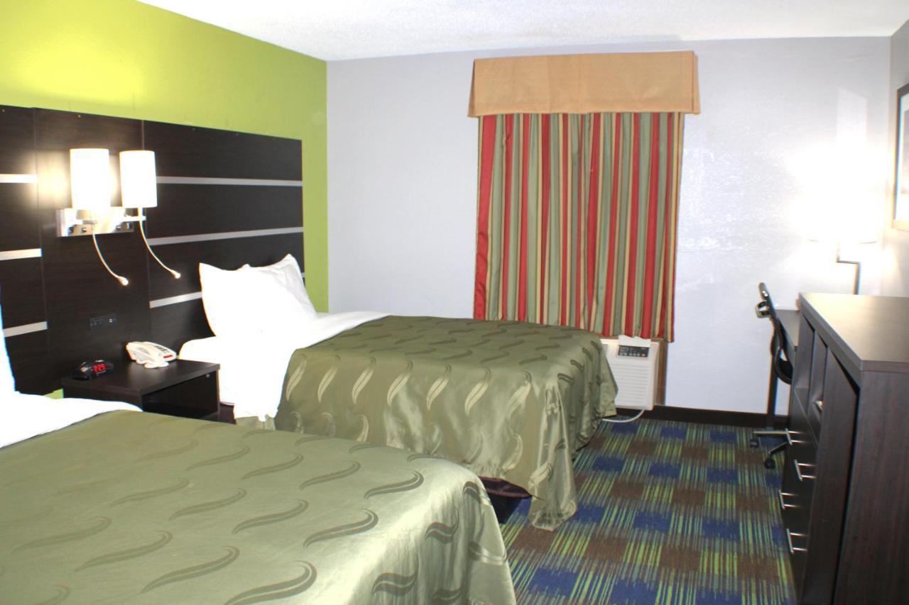 Quality Inn & Suites Bedford West Екстер'єр фото