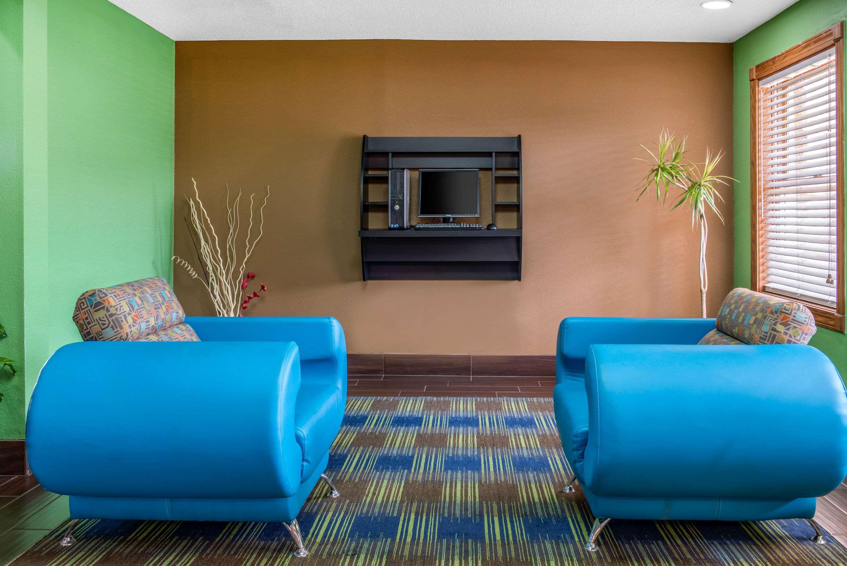 Quality Inn & Suites Bedford West Екстер'єр фото
