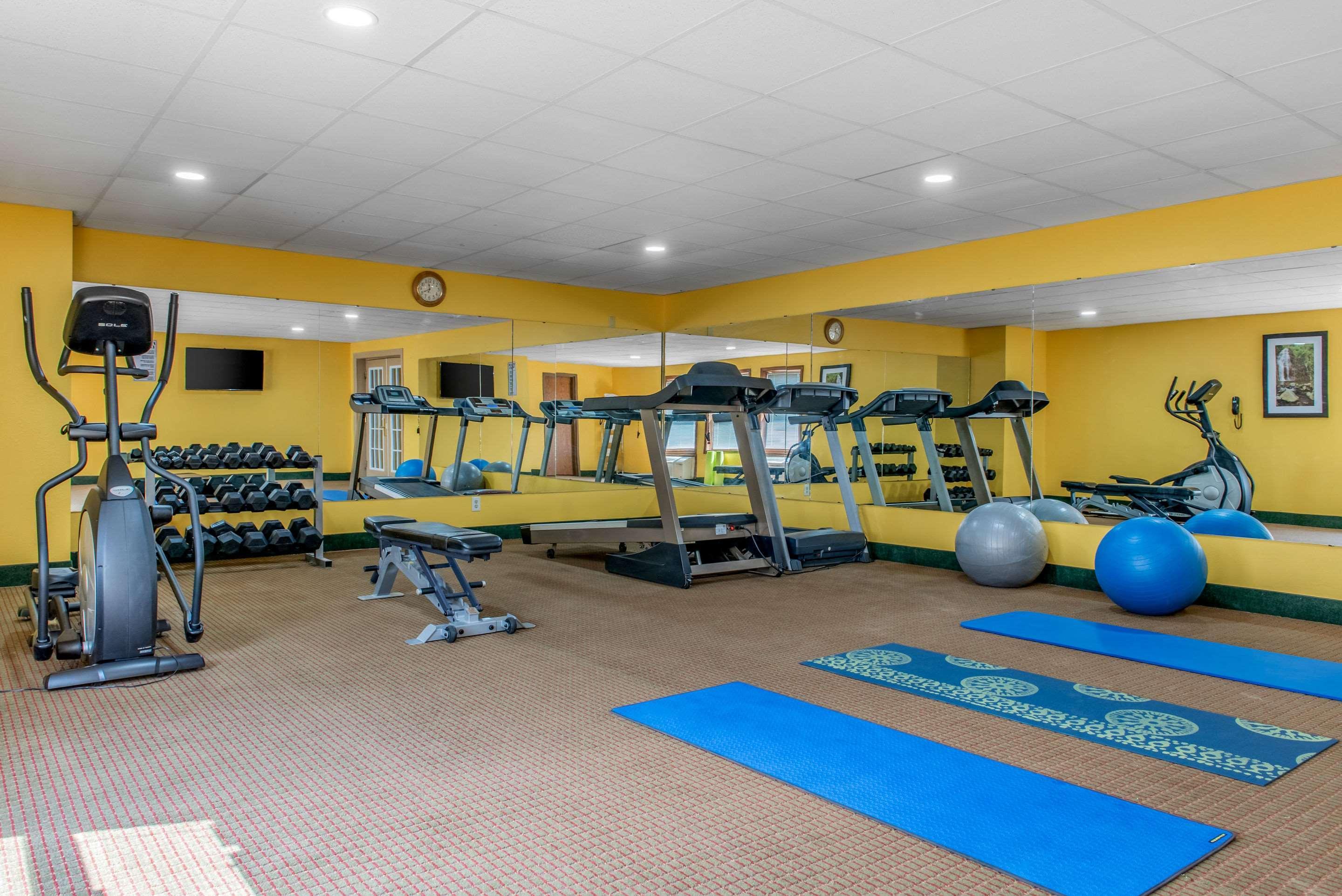 Quality Inn & Suites Bedford West Екстер'єр фото