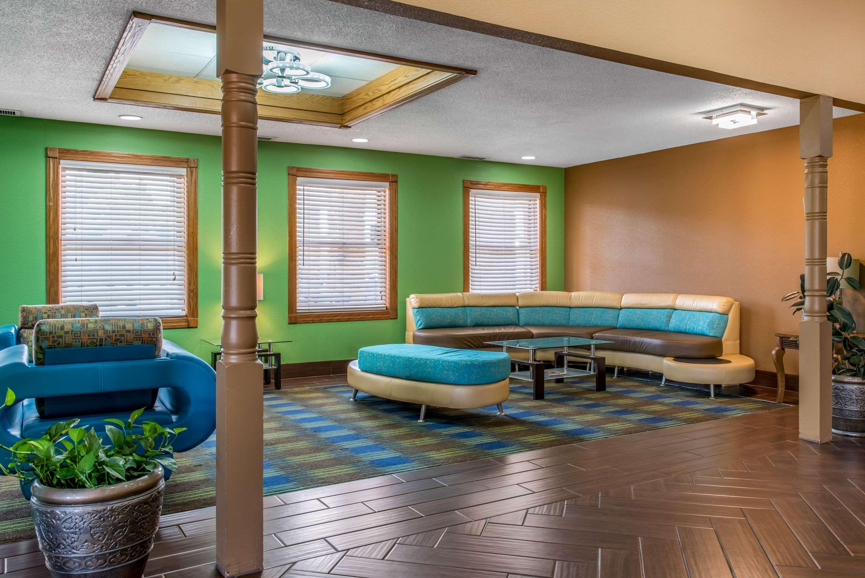 Quality Inn & Suites Bedford West Екстер'єр фото