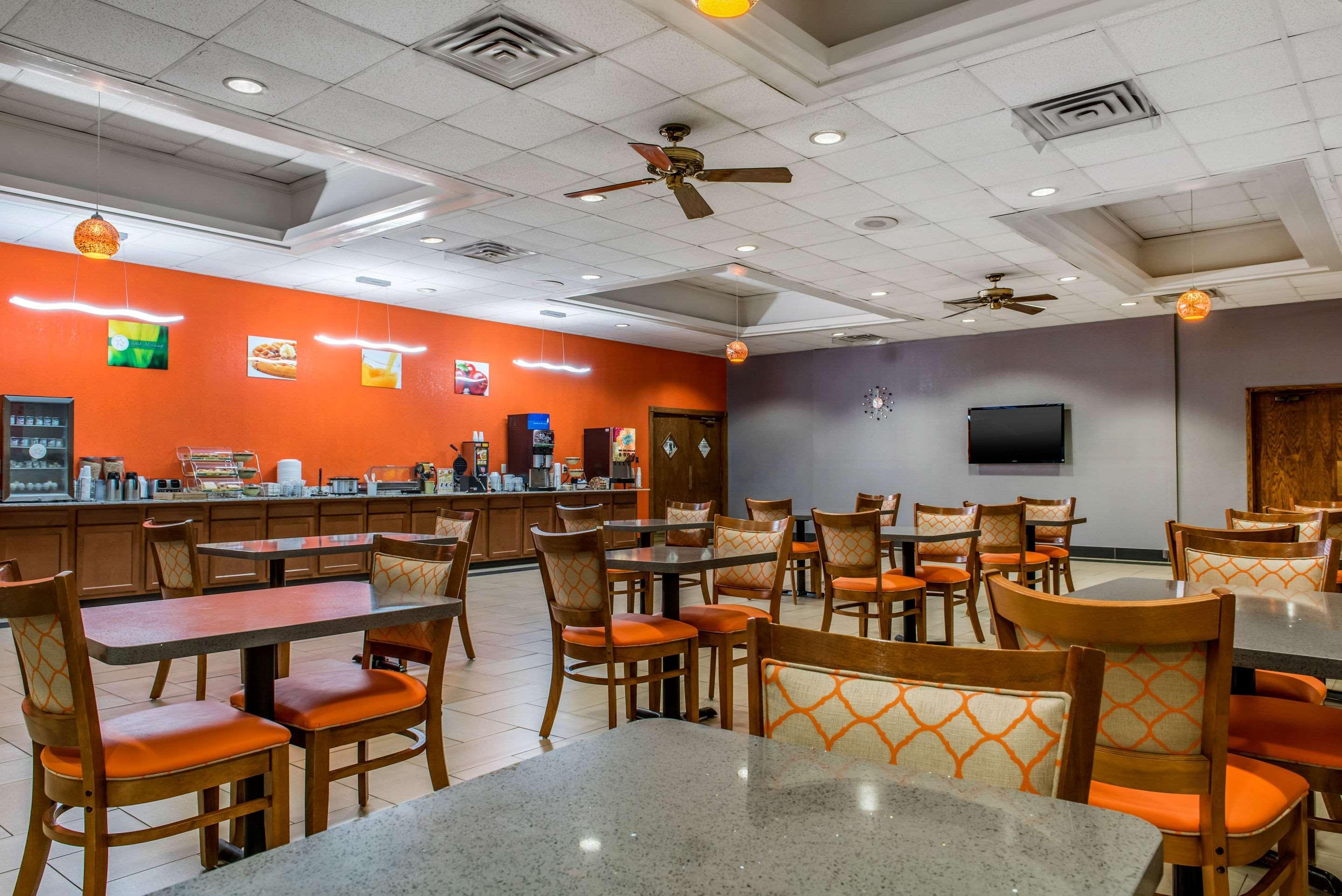Quality Inn & Suites Bedford West Екстер'єр фото
