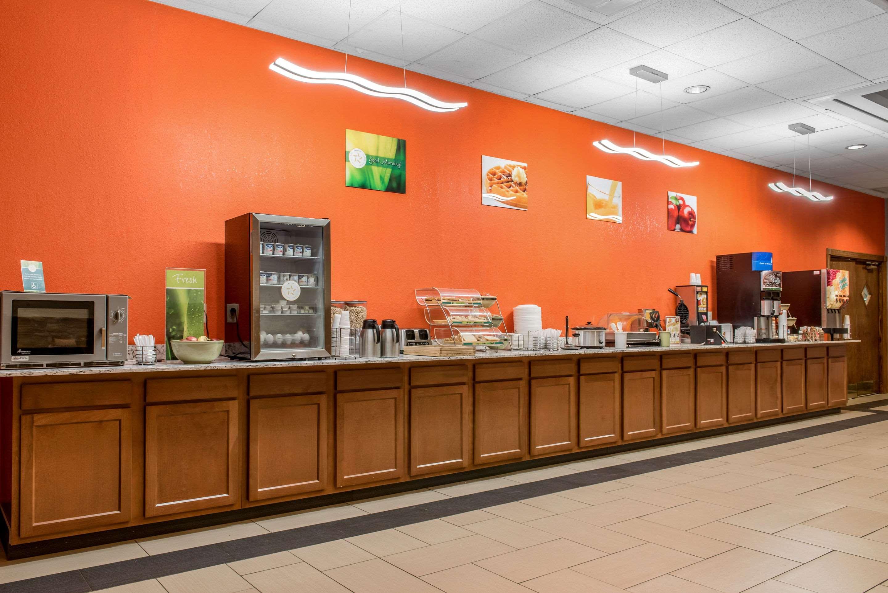 Quality Inn & Suites Bedford West Екстер'єр фото