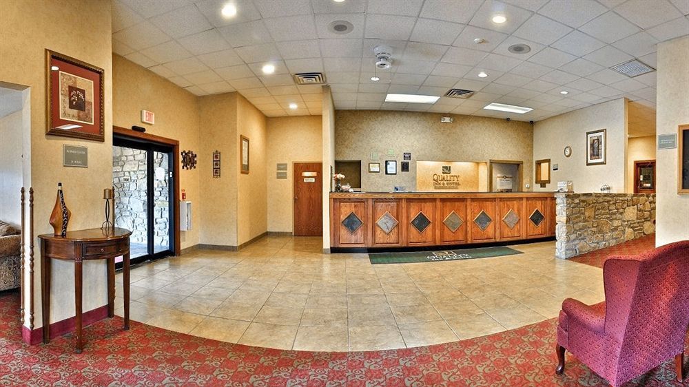 Quality Inn & Suites Bedford West Екстер'єр фото