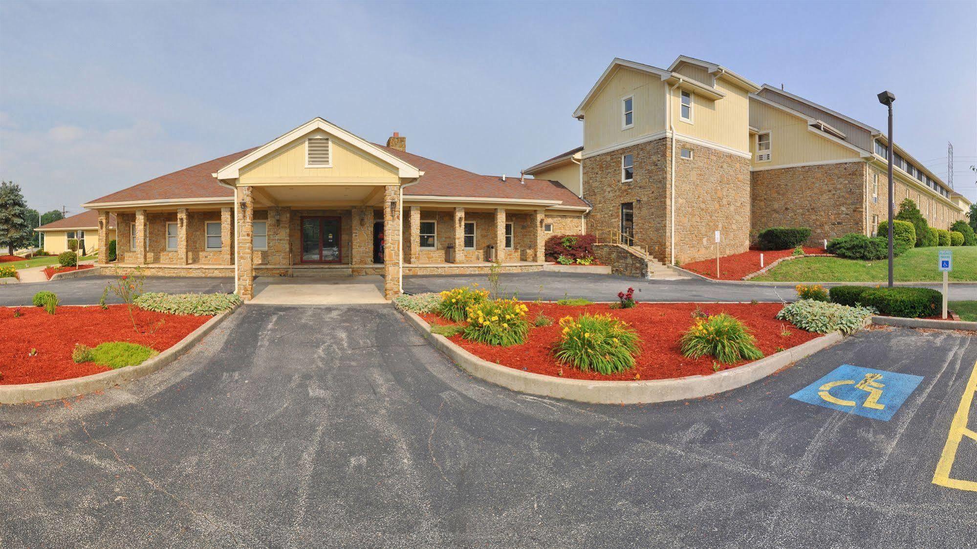 Quality Inn & Suites Bedford West Екстер'єр фото